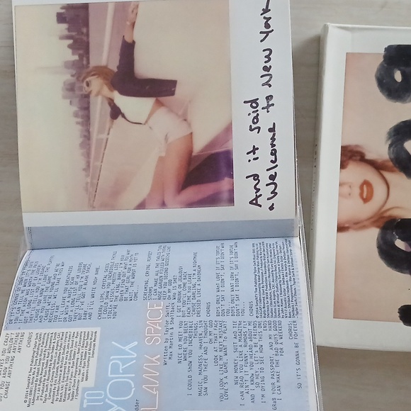 Offical TAYLOR SWIFT 1989 Deluxe CD - 13 Polaroids 1989 Deluxe Edition CD - Picture 9 of 16